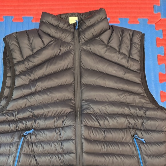 Navy Blue Decathlon Foreclqz men’s Vest never worn size Medium. - Picture 2 of 3